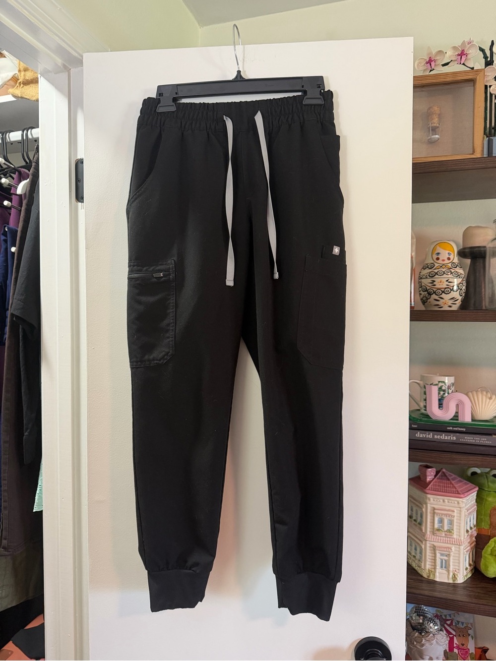 Women’s Black Uman
Relaxed - Petite
Jogger Scrub